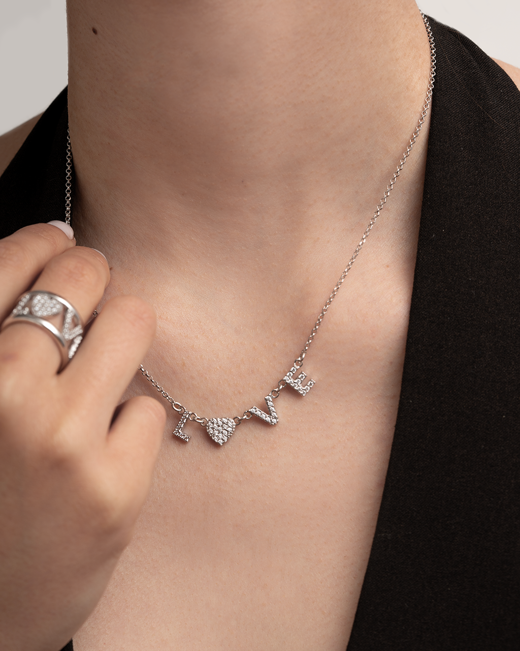 Collana con scritta Love