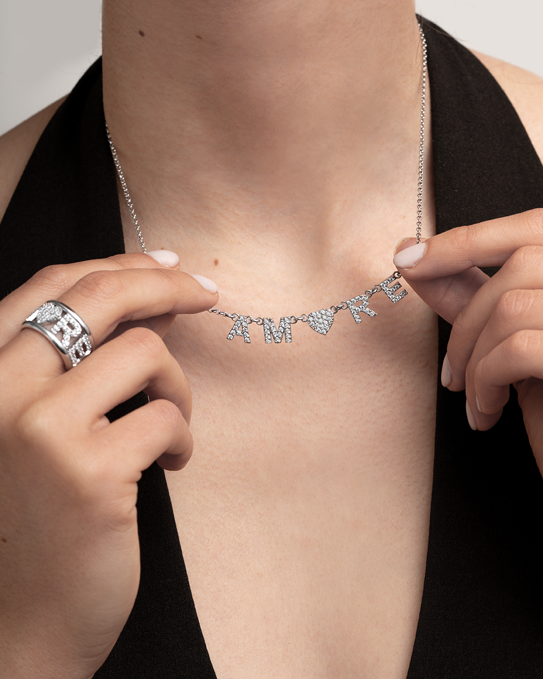 Collana con scritta Amore